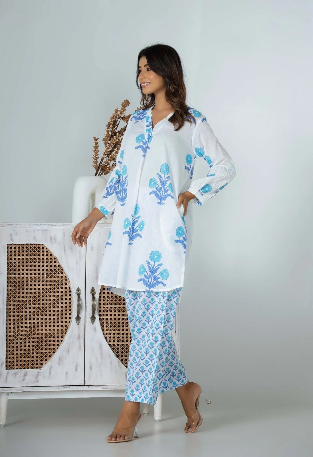 WHITE HAND BLOCK PRINTED V NECK COORD SET